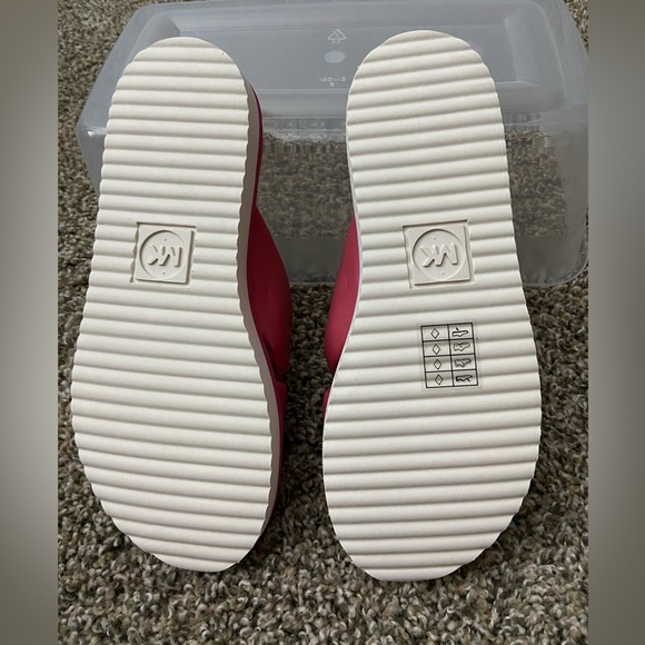 Michael Kors Sandals. Sz 7. New without box - Picture 3 of 3